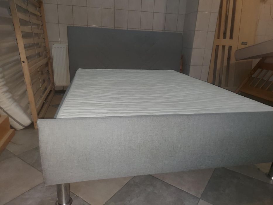Komfortowe lozko 140 x 200 z materacem