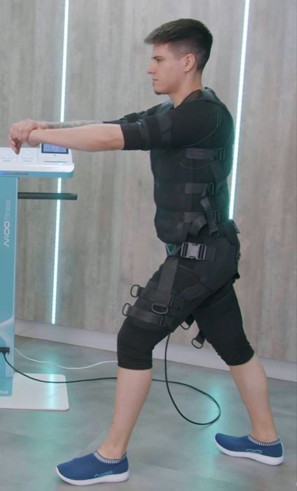 Estação Profissional EMS X-Fit + 2 Fatos