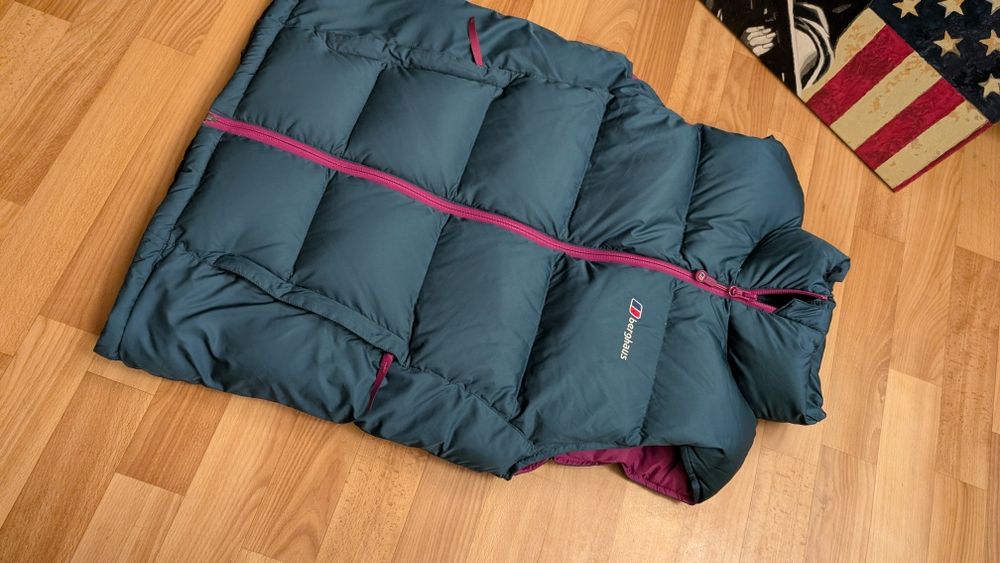 Пухова Жилетка,безрукавка Berghaus розмір л-xl оригінал
