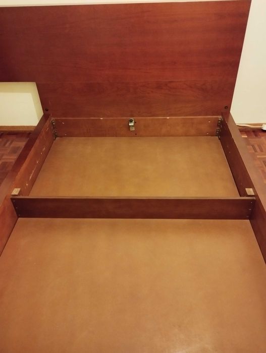 Conjunto Cama casal com arrumação + Mesa Cabeceiras + Móvel gavetas