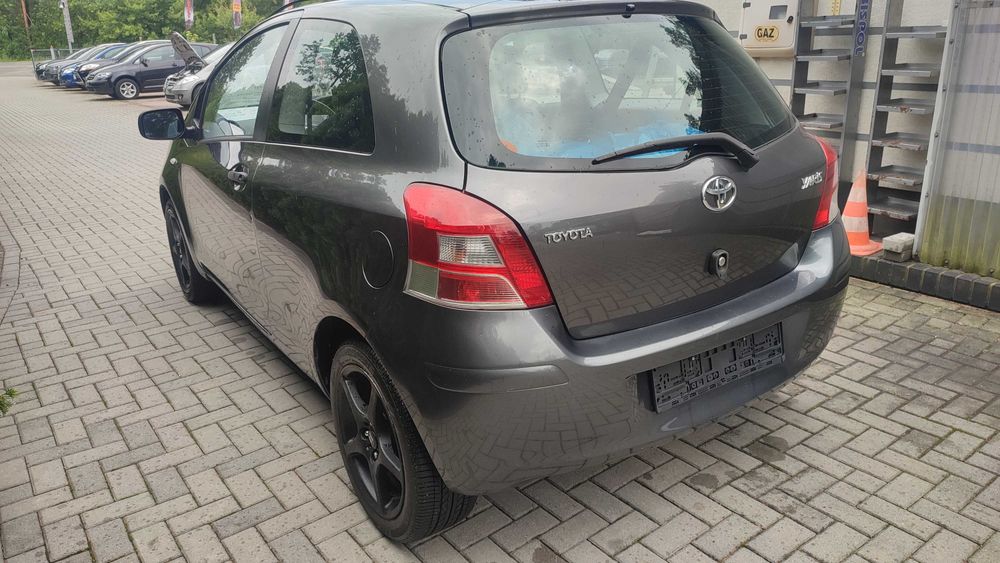 toyota yaris 1,0b