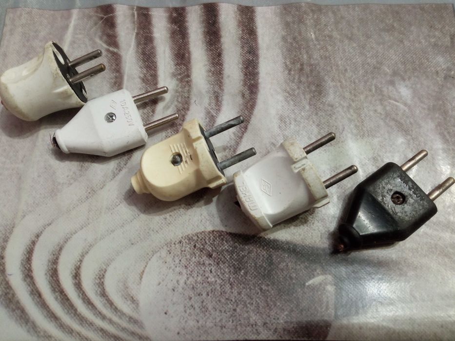 Бытовая электровилка одним лотом