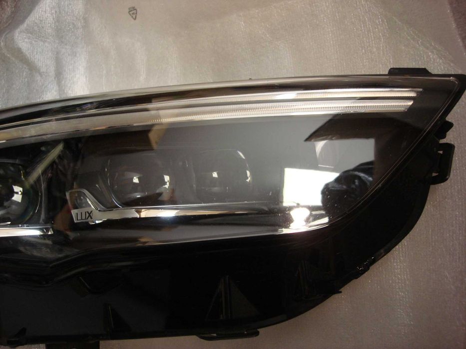 Opel Insignia II B reflektor prawy  Full LED INTELLI LUX EU