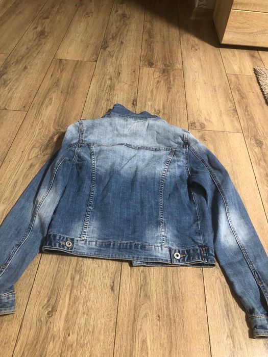 Жіноча джинсова куртка
