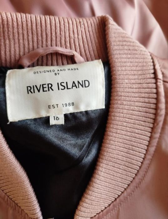 Бомбер от River Island.