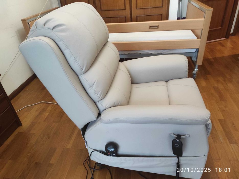 Poltrona Reclinável com Massagem Carminda