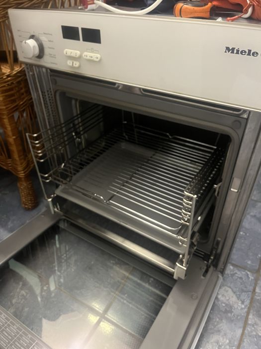 Духову шафу Miele Classic, духовку під забудову