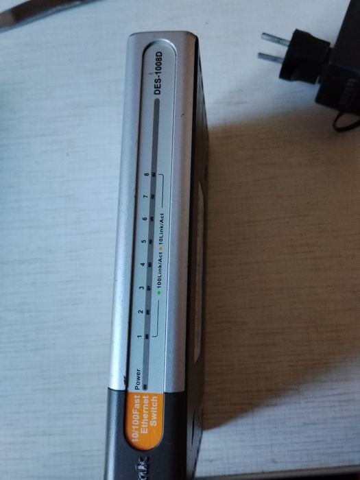 Сетевой  комутатор 10/100fast ethernet switch