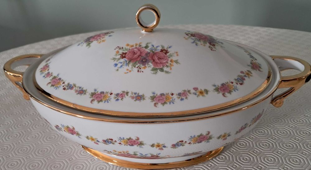 Terrina com tampa da Limoges e travessa