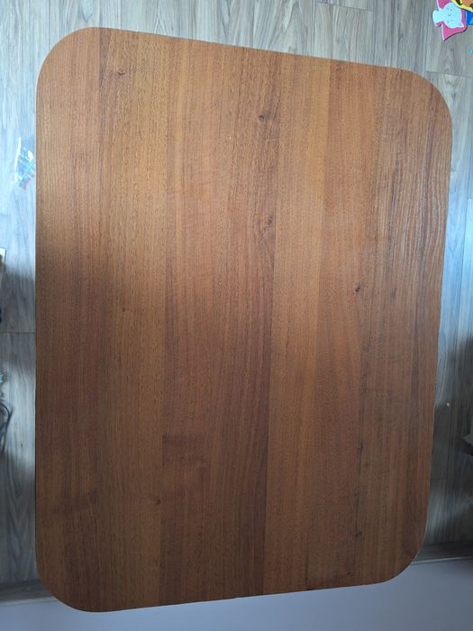 Stół do kuchni salonu roboczy