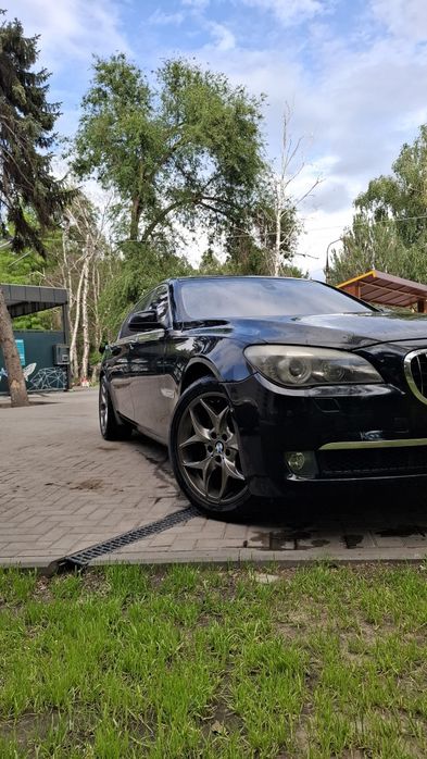 BMW 750LI 4.4 2009 года Официальная
