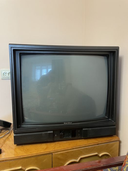 Великий робочий телевізор Karcher, діагональ 68 см