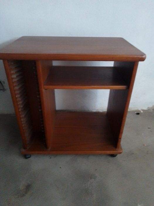 Móvel TV com prateleiras para CDs.-REBAIXA DE  PRECO