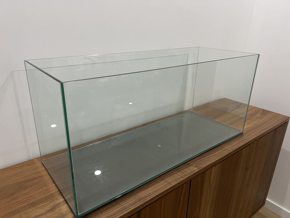 Aquario 80x30.7x35 cm com filtro de agua