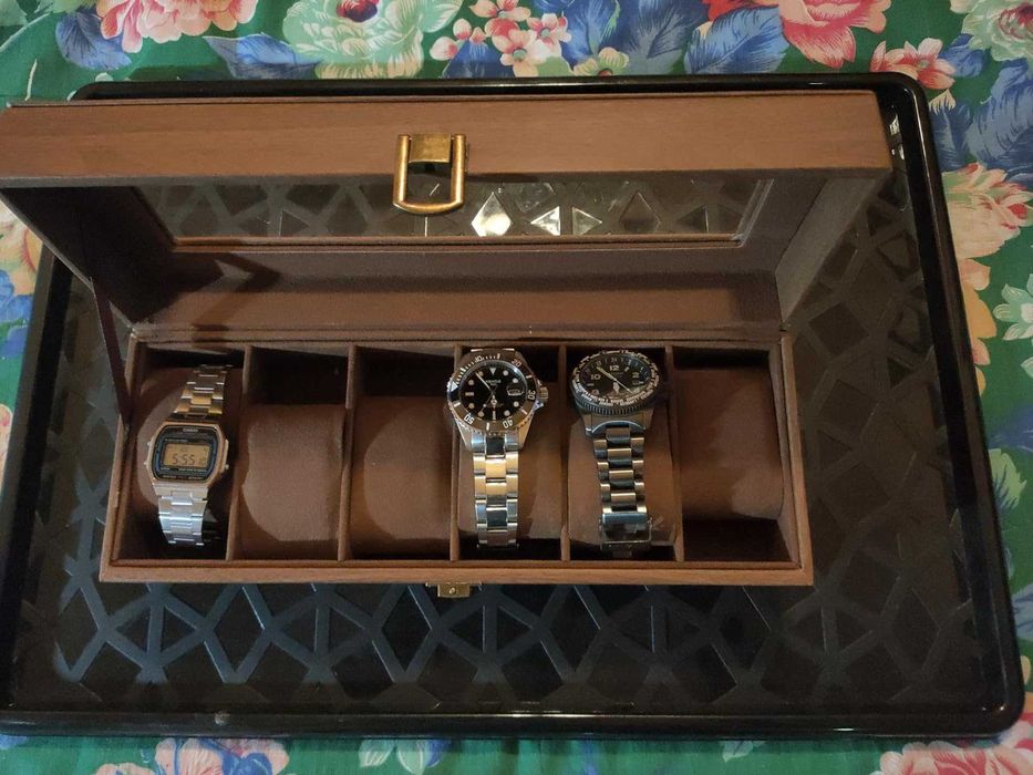 Szkatułka na zegarki brązowa 6 przegródek  NOWA