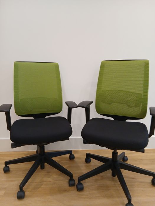 Conjunto de 2 Cadeiras com rodas