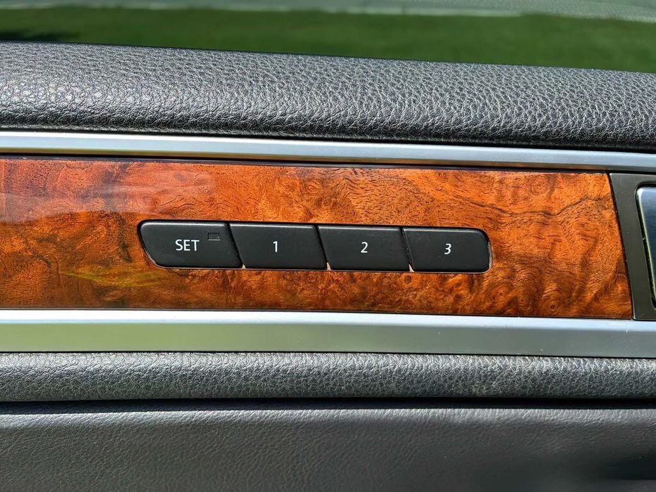 Volkswagen Touareg Executive      2013