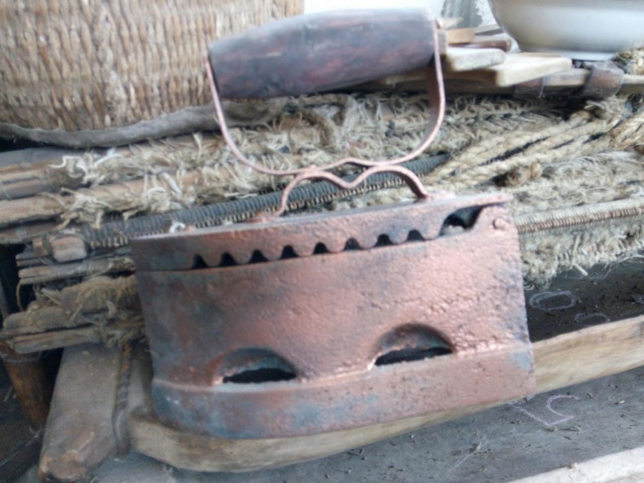 Чугунный утюг Чугунный