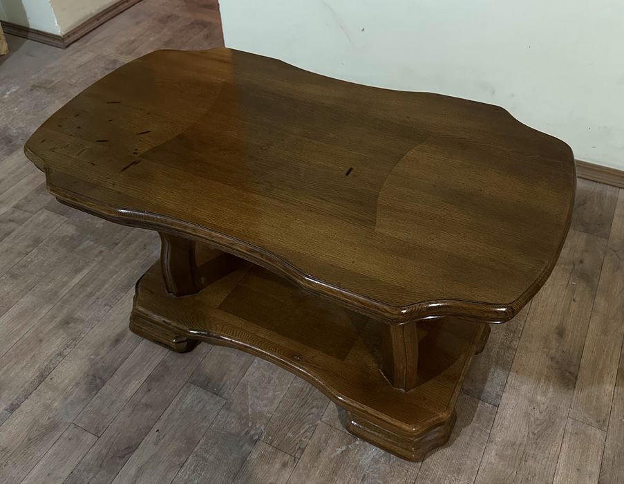 Антикварний дубовий журнальний столик