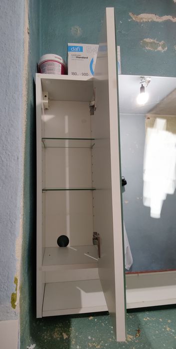 Szafka łazienkowa z lustrem