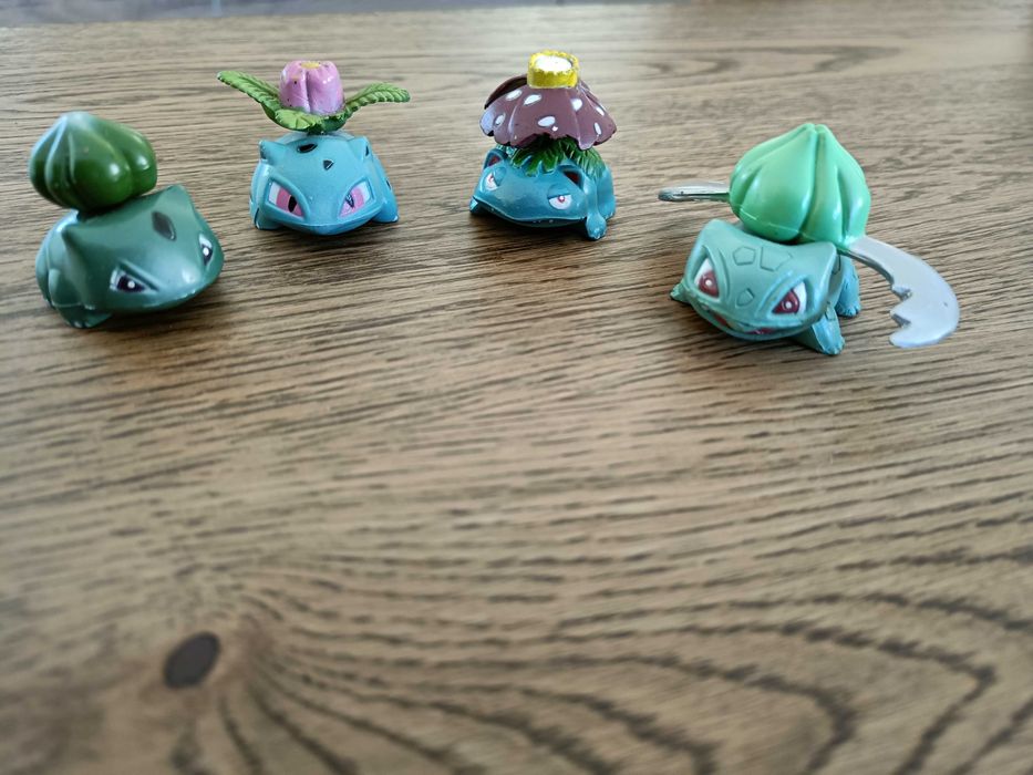 30 Bonecos Pokemon e pokebolas
