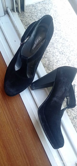 Sapatos de senhora pretos de cerimónia como novos tamanho 35