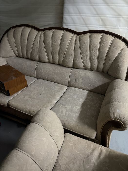 Sofá e poltronas antigas