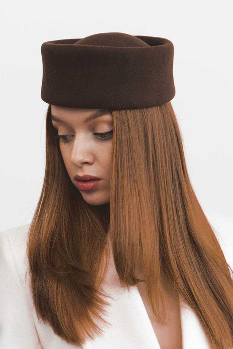 Капелюх таблетка з кгуглою тулією з вовни BELLE чорний