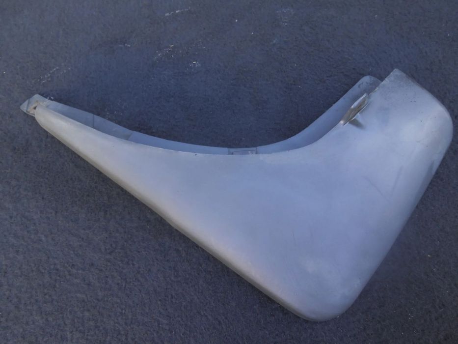 Nissan X-trail T30 CHLAPACZE TYŁ 78813-8H300 78812-8H300 KOMPLET PRAWY LEWY