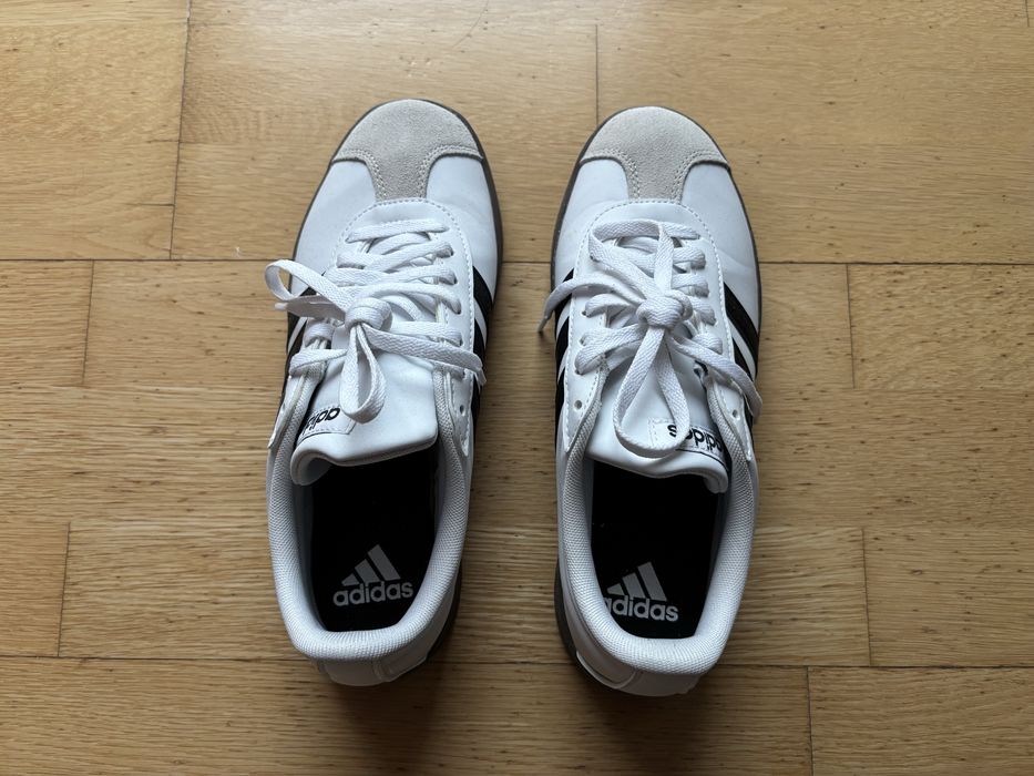 Adidas VI Court Base