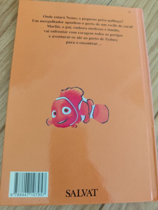 Livro  a procura do Memo Disney bom estado.