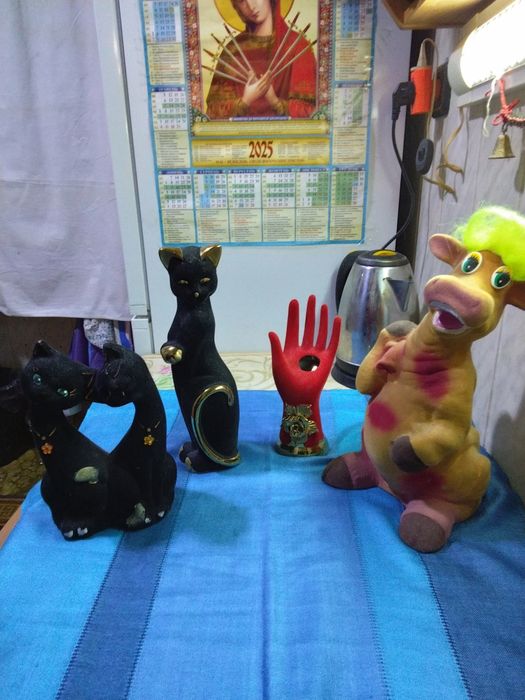 Статуетки-скарбнички