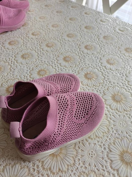 Макасіни тапочки кросівки