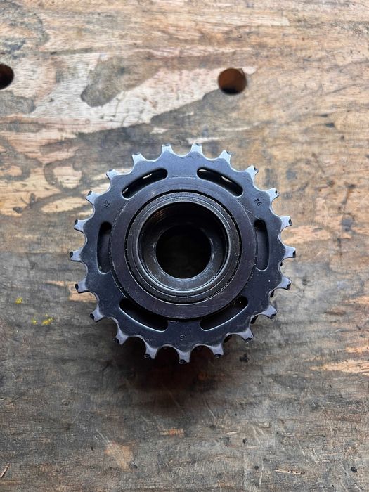 Bicicleta - Roda Livre 8 velocidades, Sachs LY-93, muito bom estado.