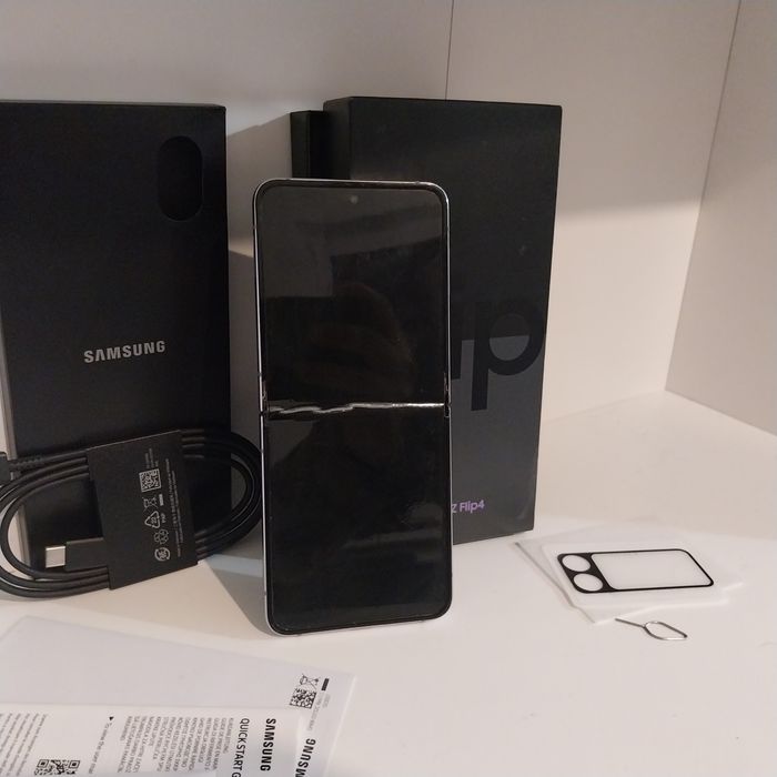 Samsung z flip4 sprawny bateria długo trzyma 128gb