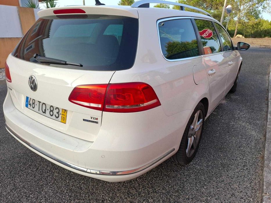 VW Passat variant 1.6 TDI Teto panorâmico /bola reboque electrica. Revisão substiuido- embraiagem/pneus/discos/kit injetores