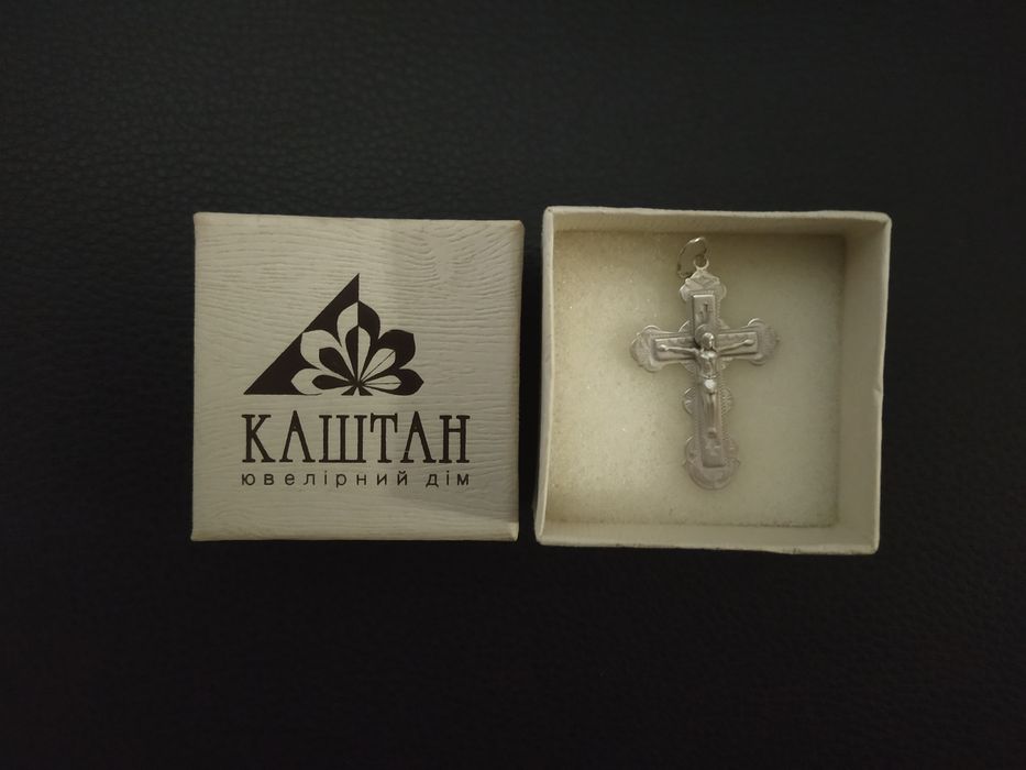 Крестик серебряный.