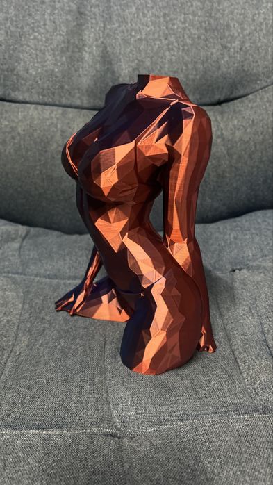 Busto de senhora multicor