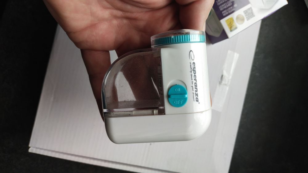 Turystyczna golarka do ubrań