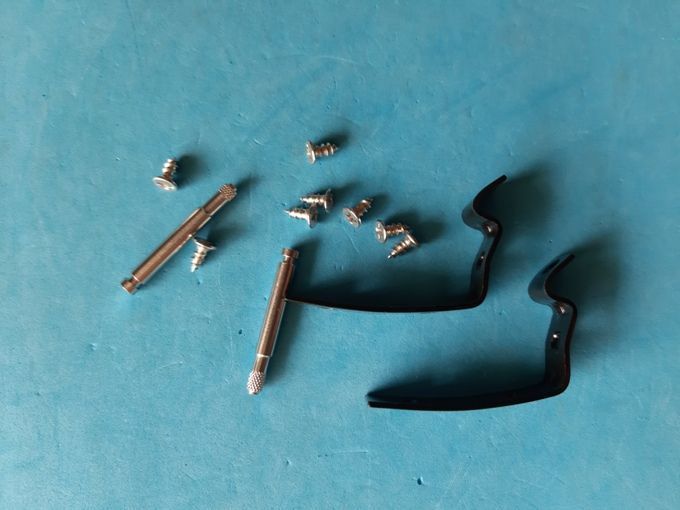 Kit reparação dobradiças porta luvas Audi A4 B6 e B7 de 2001 a 2008 NO