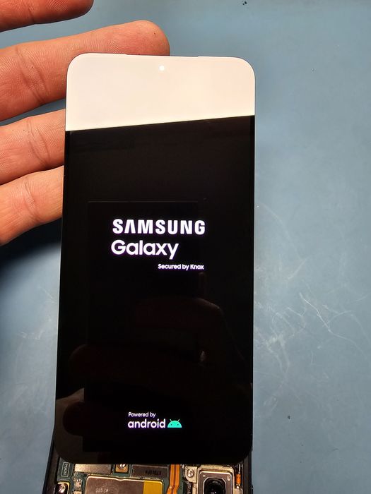 Wyświetlacz Samsung S23 oryginał demontaż.