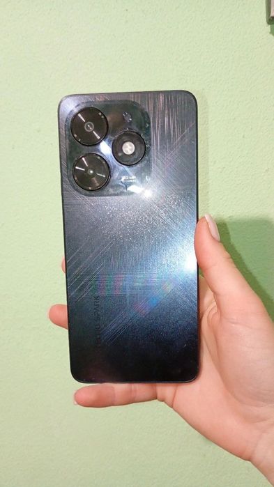 Продаю Tecno Spark 20C, телефон повністю робочий, є пару нюансів