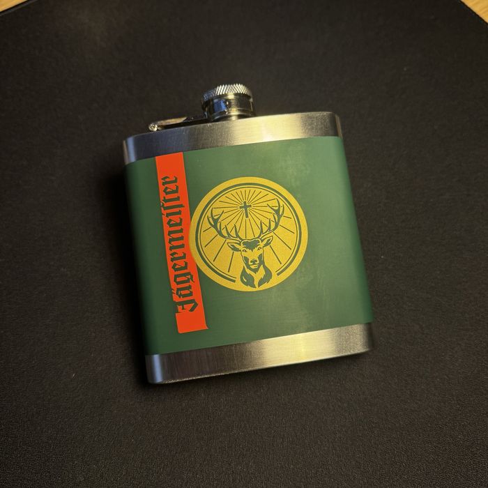 Piersiówka Jägermeister – używana, dobry stan