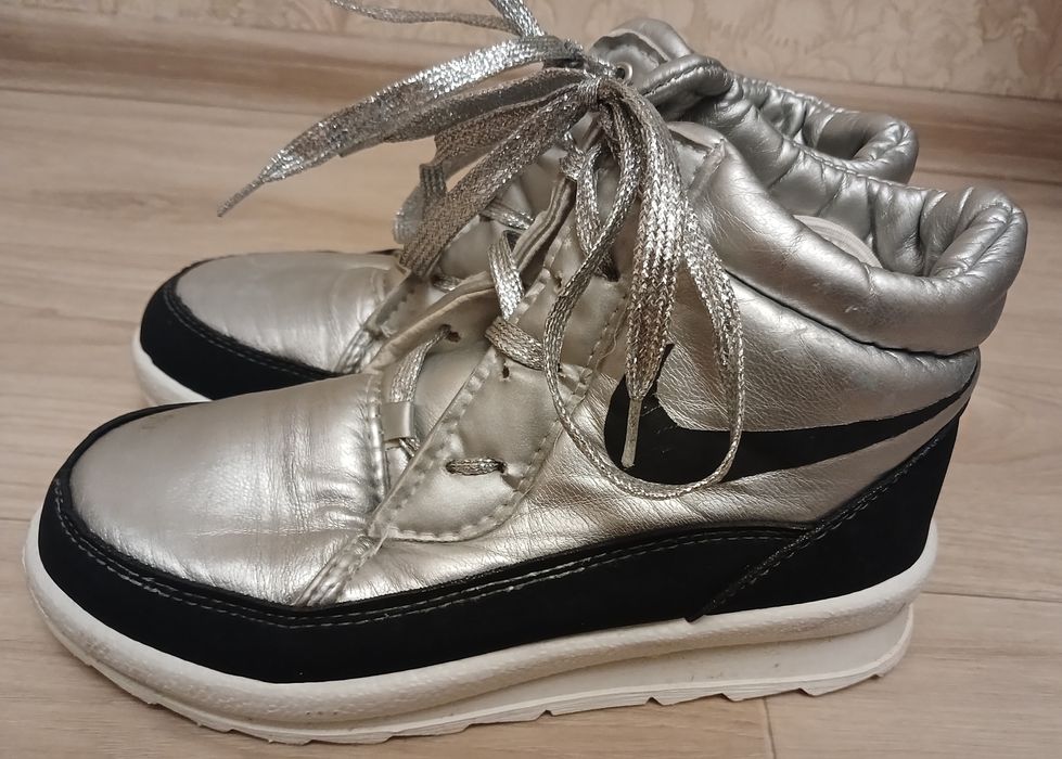 Взуття ботинки жіночі зимові 39 розмір