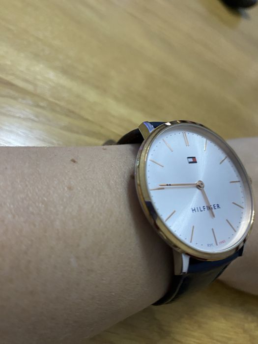 Sprzedam klasyczny damski zegarek tommy hilfiger