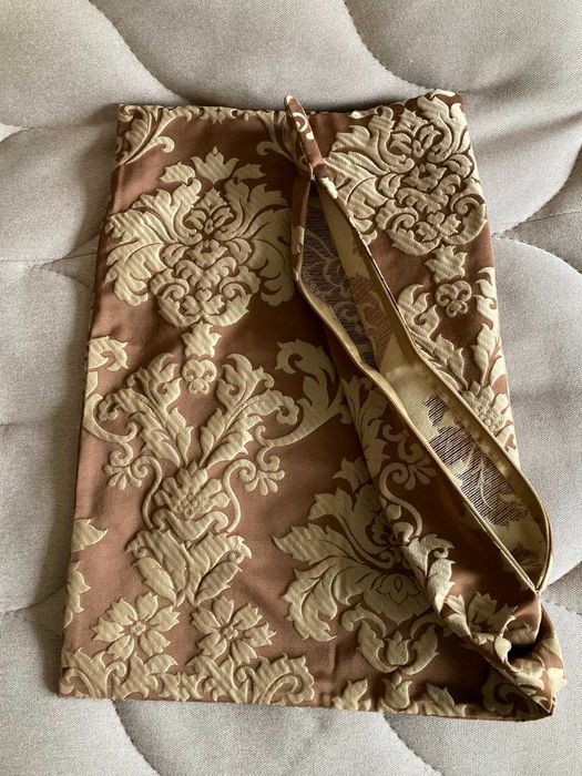 Декоративна наволочка з об’ємним візерунком