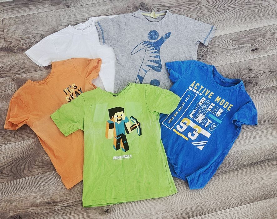 Paka koszulek chłopięcych.