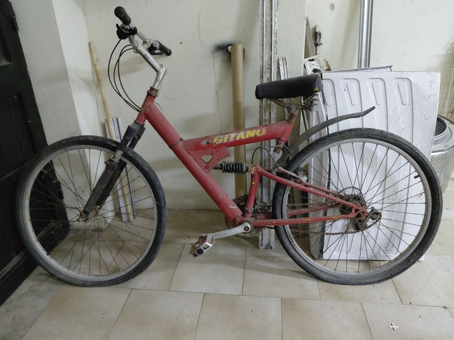 Bicicleta de rapaz a precisar de revisão geral completa 40€
