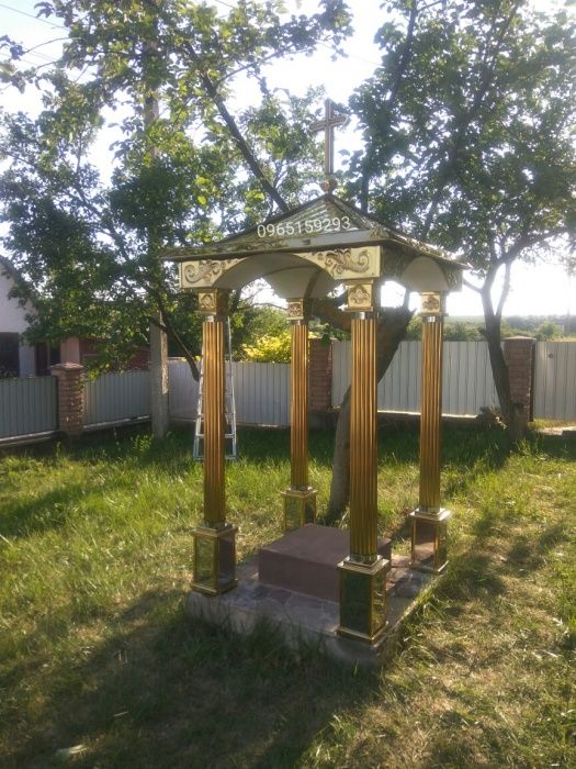 Каплички каплиця накриття дашок на скульптура (пам'ятник фигурку)