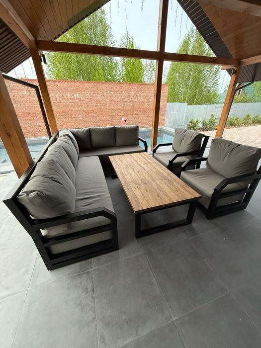 Садові меблі Loft: Терасні дивани, столи та комплекти під замовлення